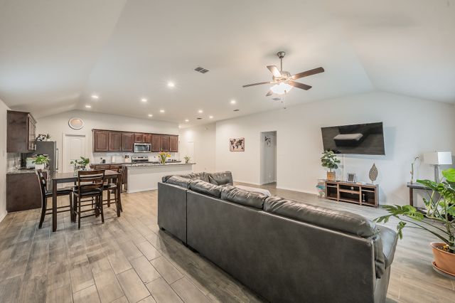 9916 Mescalbean Boulevard, Fort Worth, TX 76036