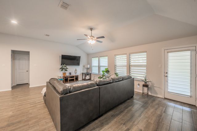 9916 Mescalbean Boulevard, Fort Worth, TX 76036