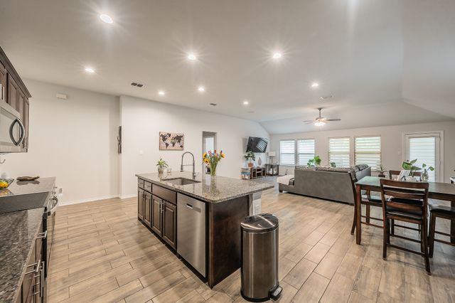 9916 Mescalbean Boulevard, Fort Worth, TX 76036