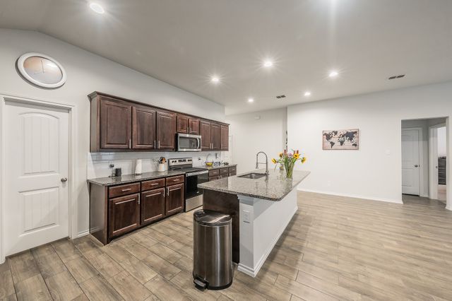 9916 Mescalbean Boulevard, Fort Worth, TX 76036