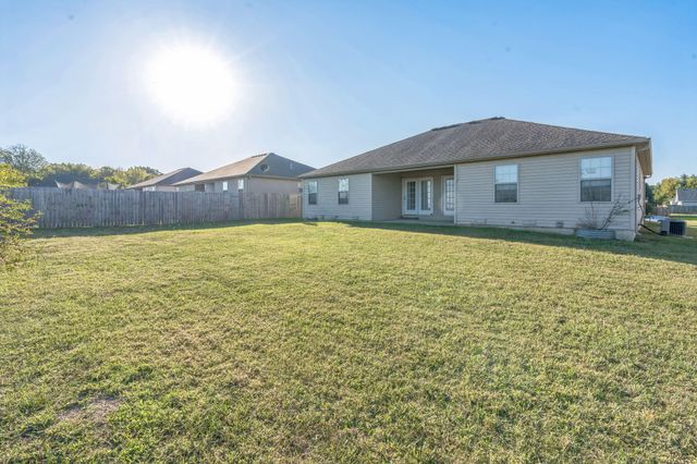 405 West Summit Street, A & B, Aurora, MO 65605