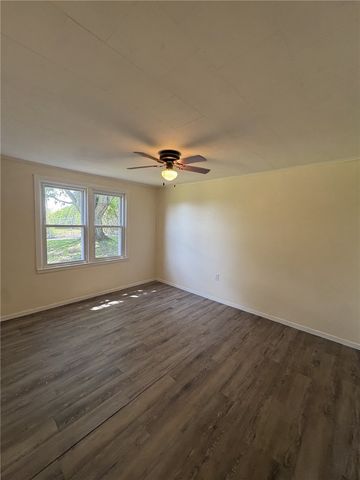 6365 Tuscarawas Rd, Ohioville, PA 15052