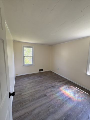 6365 Tuscarawas Rd, Ohioville, PA 15052