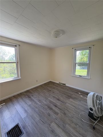 6365 Tuscarawas Rd, Ohioville, PA 15052