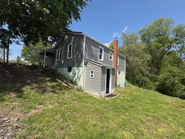 6365 Tuscarawas Rd, Ohioville, PA 15052