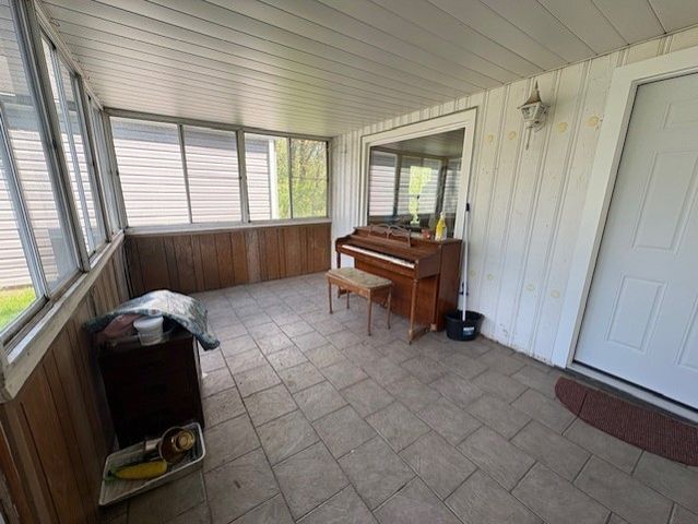6365 Tuscarawas Rd, Ohioville, PA 15052