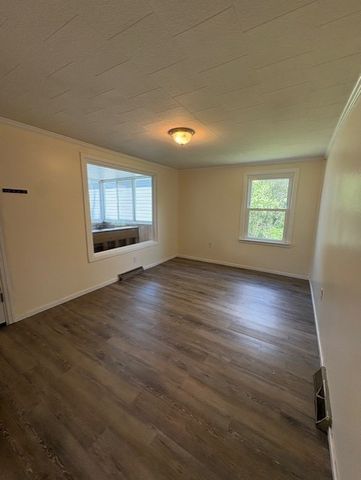 6365 Tuscarawas Rd, Ohioville, PA 15052