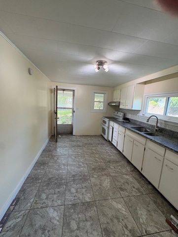 6365 Tuscarawas Rd, Ohioville, PA 15052