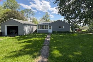 6365 Tuscarawas Rd, Ohioville, PA 15052