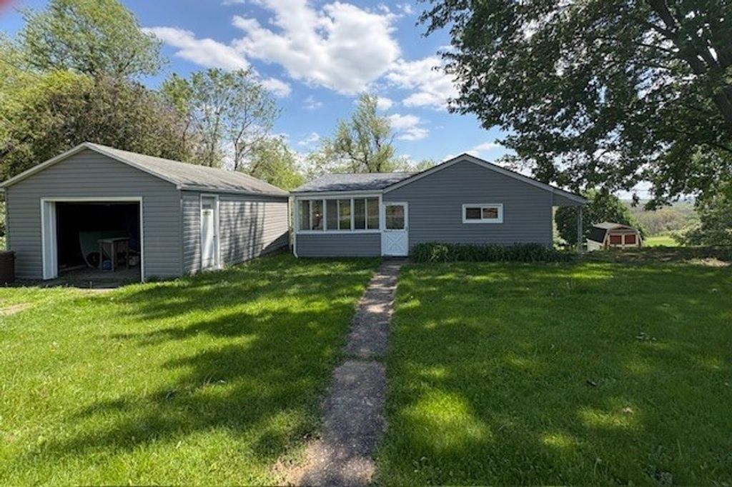 6365 Tuscarawas Rd, Ohioville, PA 15052