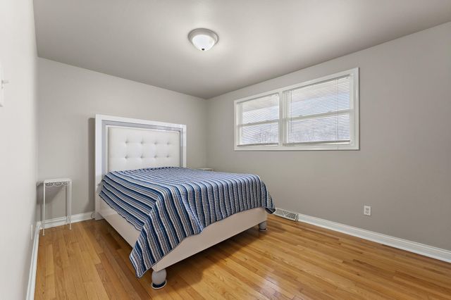 919 W 69th Place, Merrillville, IN 46410