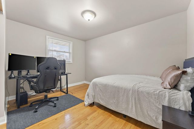 919 W 69th Place, Merrillville, IN 46410