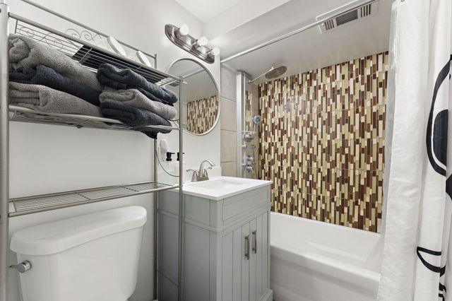 919 W 69th Place, Merrillville, IN 46410