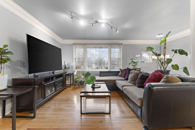 919 W 69th Place, Merrillville, IN 46410