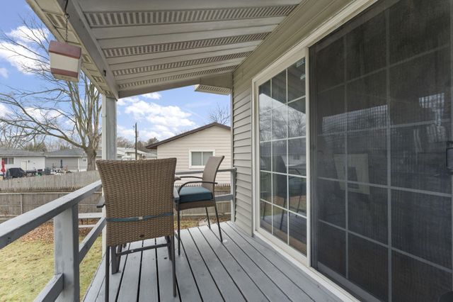 919 W 69th Place, Merrillville, IN 46410