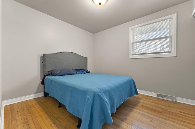 919 W 69th Place, Merrillville, IN 46410