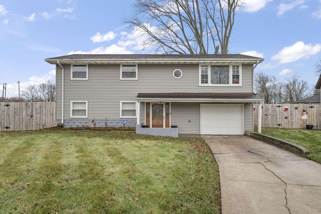 919 W 69th Place, Merrillville, IN 46410