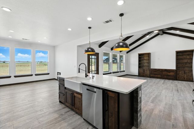 835 Club Lake Road, Whitesboro, TX 76273