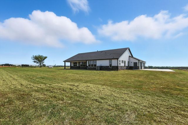 835 Club Lake Road, Whitesboro, TX 76273