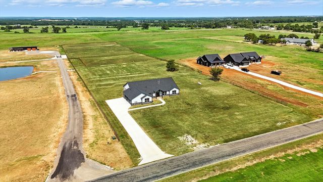 835 Club Lake Road, Whitesboro, TX 76273