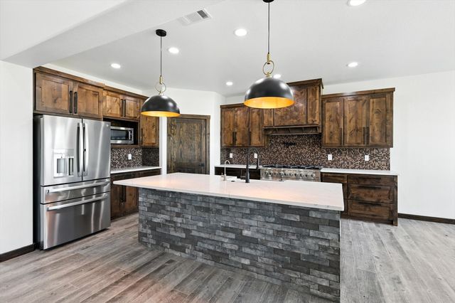 835 Club Lake Road, Whitesboro, TX 76273