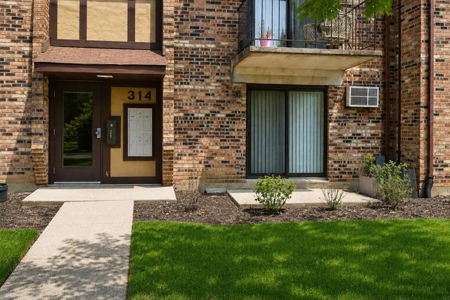 314 Klein Creek Court 314-B, Carol Stream, IL 60188