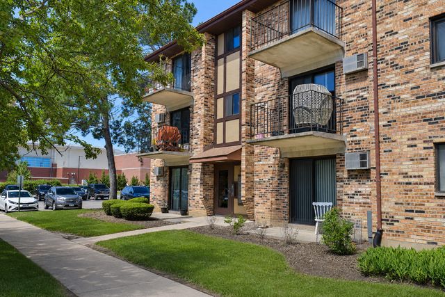 314 Klein Creek Court 314-B, Carol Stream, IL 60188