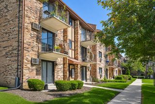 314 Klein Creek Court 314-B, Carol Stream, IL 60188
