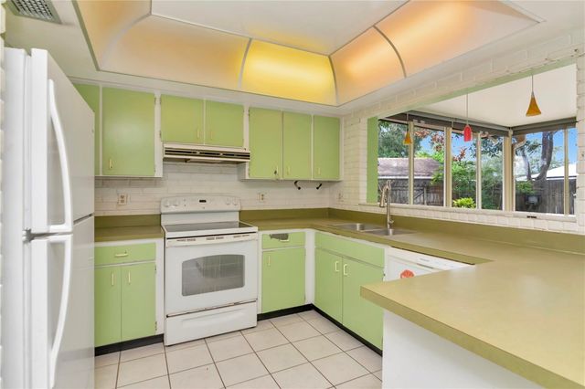 522 HILLDALE ROAD, Brandon, FL 33510