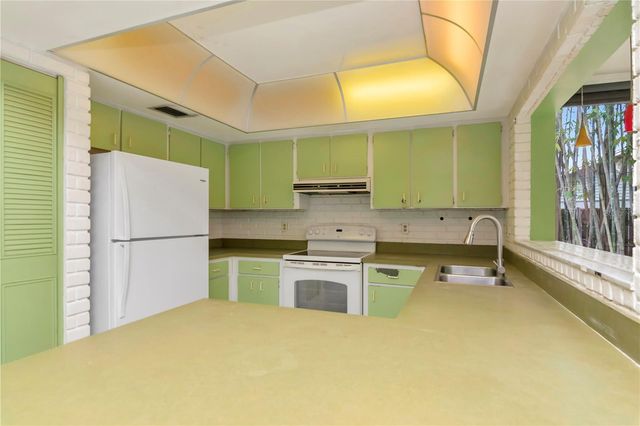 522 HILLDALE ROAD, Brandon, FL 33510