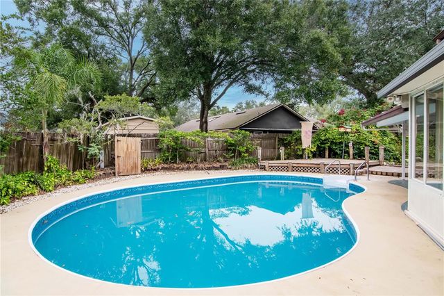 522 HILLDALE ROAD, Brandon, FL 33510