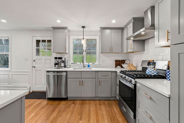 92 Moffatt Rd, Salem, MA 01970
