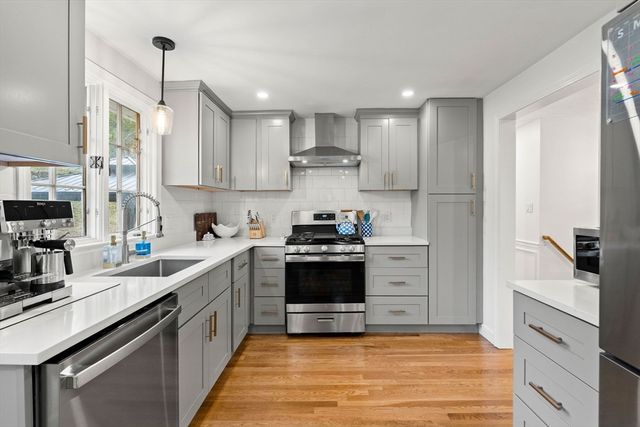92 Moffatt Rd, Salem, MA 01970