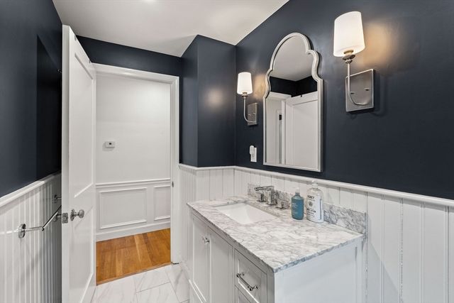 92 Moffatt Rd, Salem, MA 01970