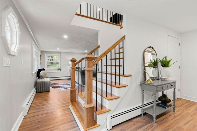 92 Moffatt Rd, Salem, MA 01970