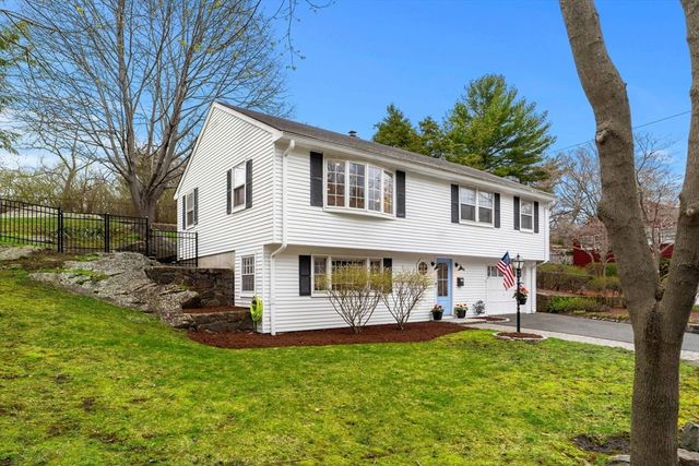 92 Moffatt Rd, Salem, MA 01970