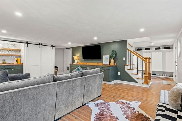 92 Moffatt Rd, Salem, MA 01970