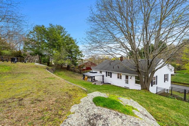 92 Moffatt Rd, Salem, MA 01970