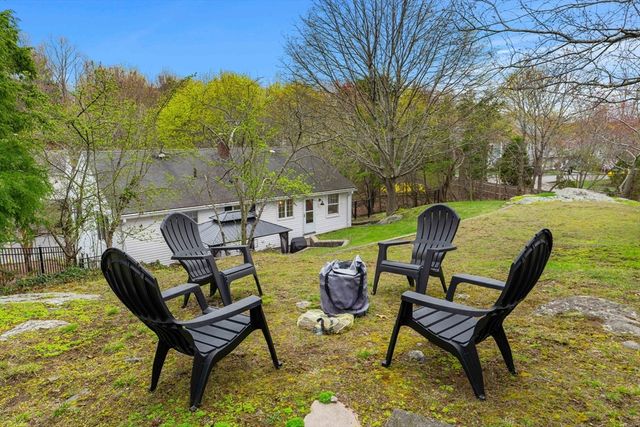 92 Moffatt Rd, Salem, MA 01970