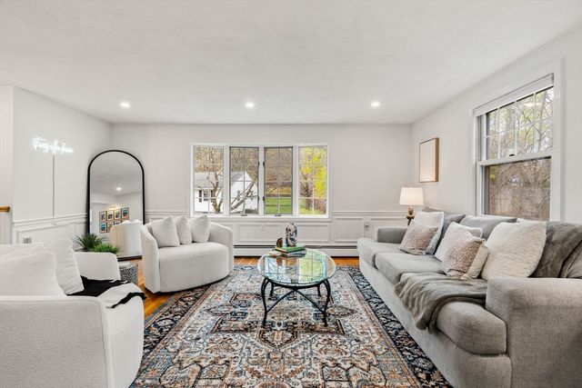 92 Moffatt Rd, Salem, MA 01970