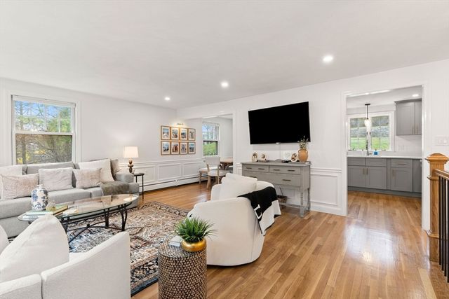 92 Moffatt Rd, Salem, MA 01970
