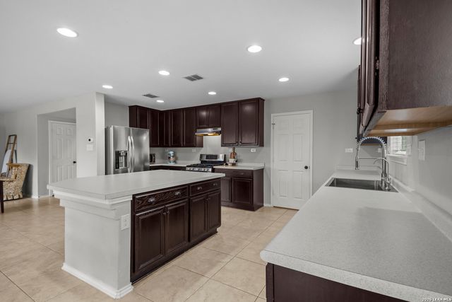 8422 Pioneer Fld, San Antonio, TX 78253