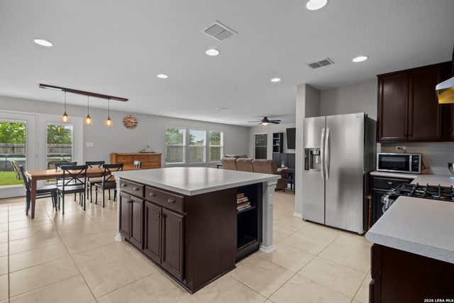 8422 Pioneer Fld, San Antonio, TX 78253