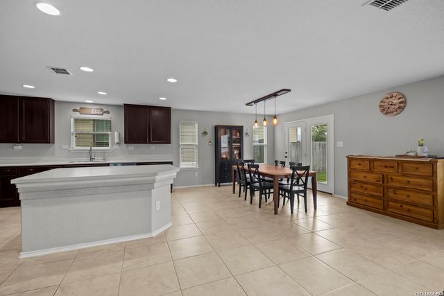 8422 Pioneer Fld, San Antonio, TX 78253