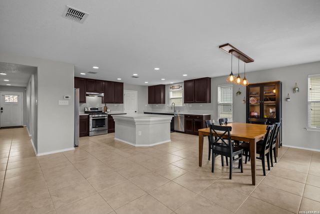 8422 Pioneer Fld, San Antonio, TX 78253