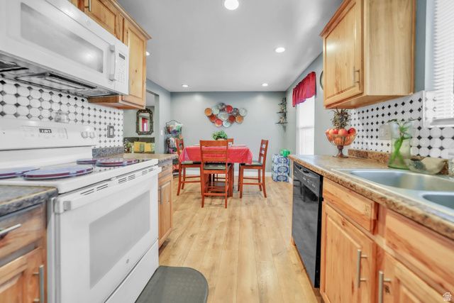 6828 W COPPERHILL DR, West Valley City, UT 84128