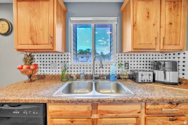 6828 W COPPERHILL DR, West Valley City, UT 84128