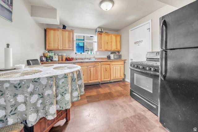 6828 W COPPERHILL DR, West Valley City, UT 84128