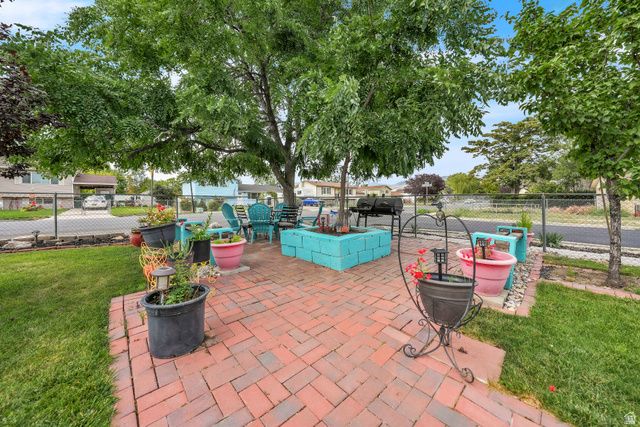 6828 W COPPERHILL DR, West Valley City, UT 84128