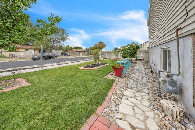 6828 W COPPERHILL DR, West Valley City, UT 84128